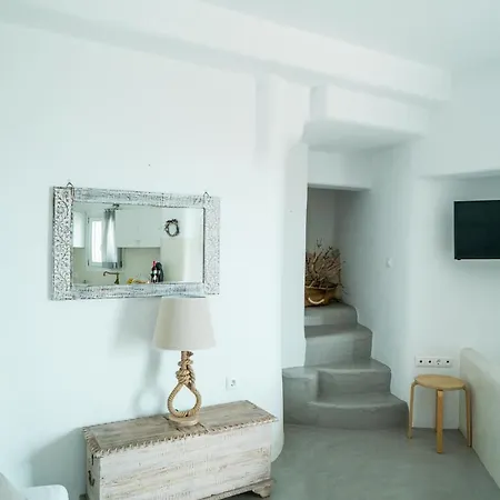 Plori And Apartment Aegiali